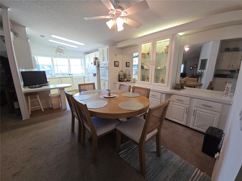 Под контрактом: $379,900 (2 спален, 2 ванн, 1188 Квадратных фут)