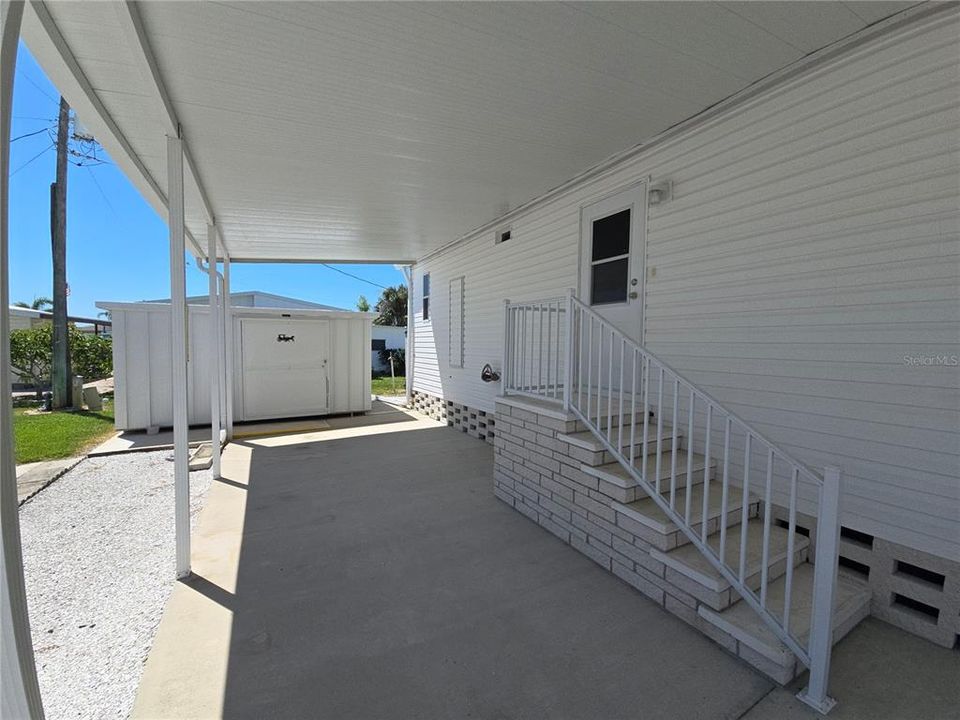 Под контрактом: $379,900 (2 спален, 2 ванн, 1188 Квадратных фут)