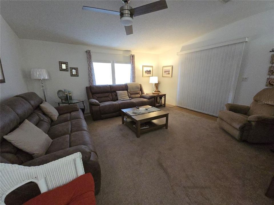 Под контрактом: $379,900 (2 спален, 2 ванн, 1188 Квадратных фут)