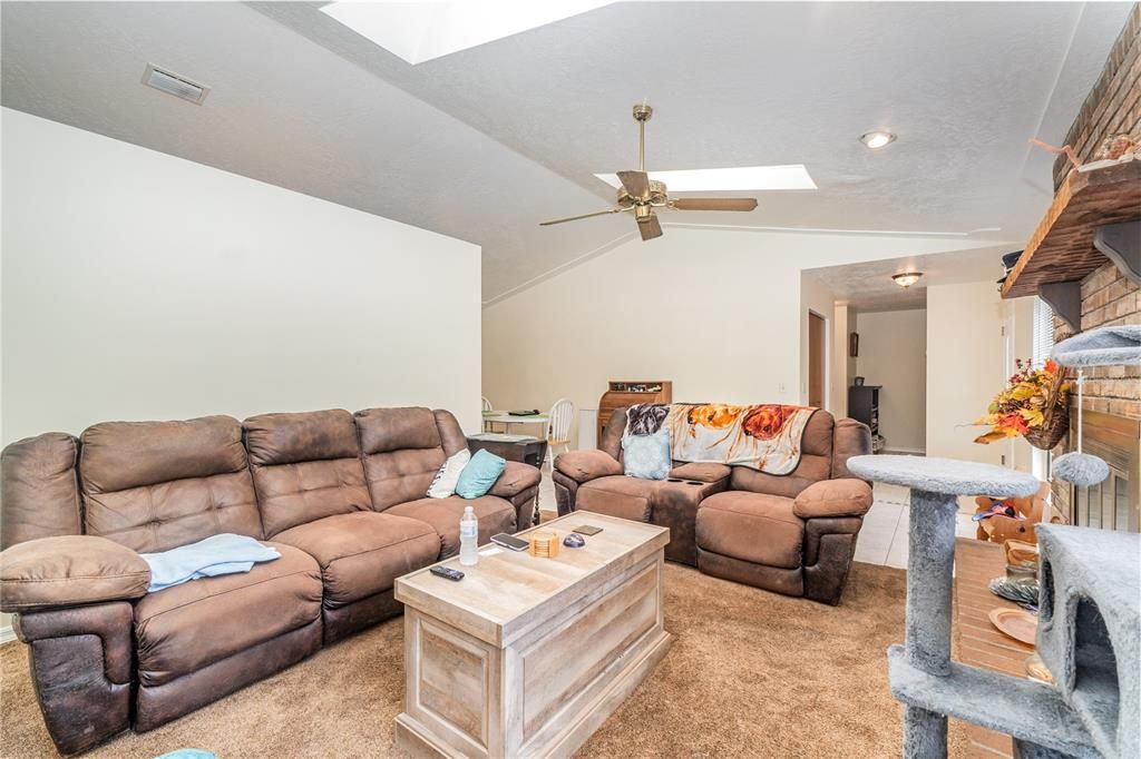 For Sale: $230,000 (3 beds, 2 baths, 1426 Square Feet)