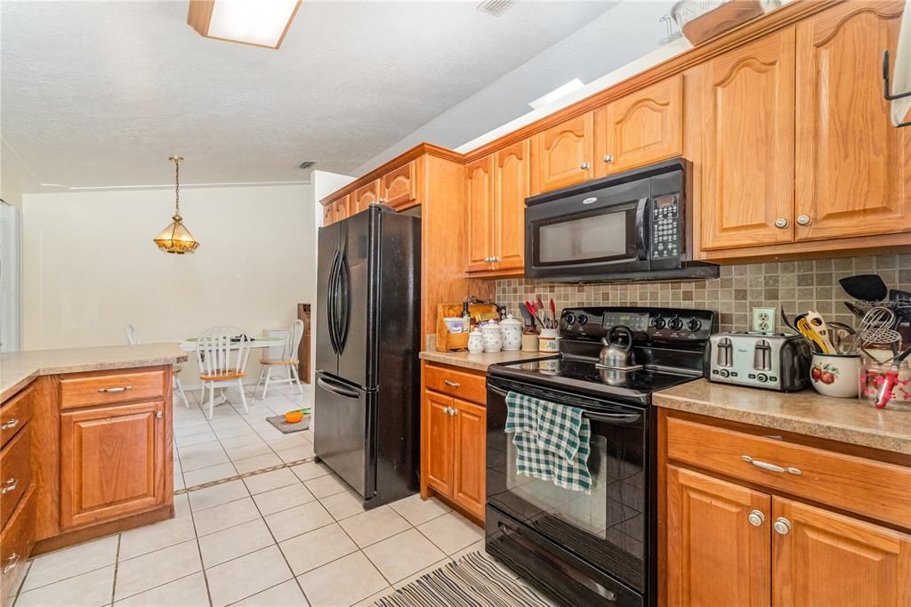 For Sale: $230,000 (3 beds, 2 baths, 1426 Square Feet)