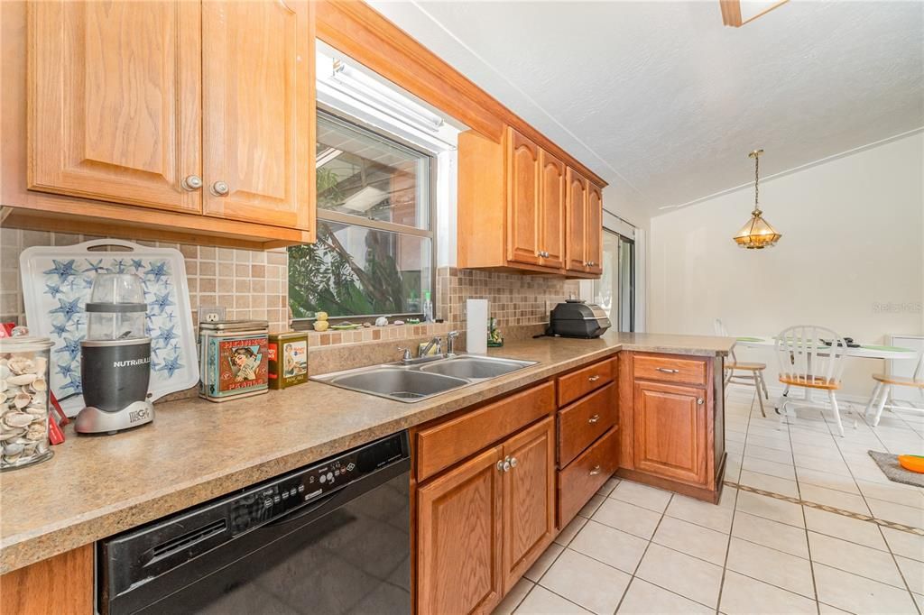 For Sale: $230,000 (3 beds, 2 baths, 1426 Square Feet)