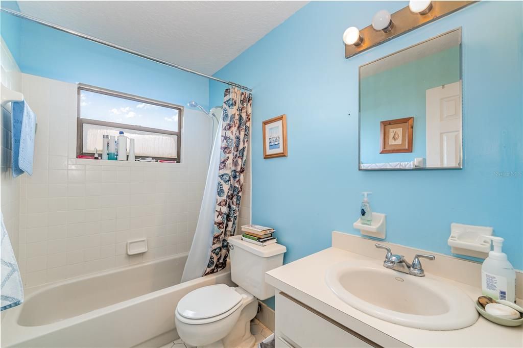 For Sale: $230,000 (3 beds, 2 baths, 1426 Square Feet)