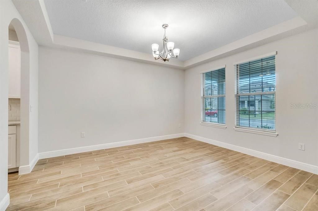 Active With Contract: $867,656 (5 beds, 4 baths, 3225 Square Feet)