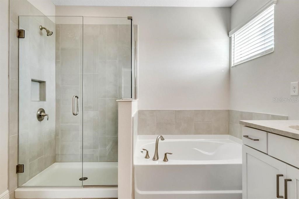 Active With Contract: $867,656 (5 beds, 4 baths, 3225 Square Feet)