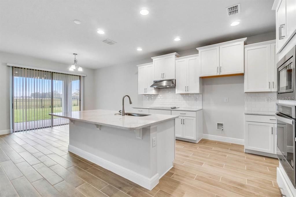 Active With Contract: $867,656 (5 beds, 4 baths, 3225 Square Feet)