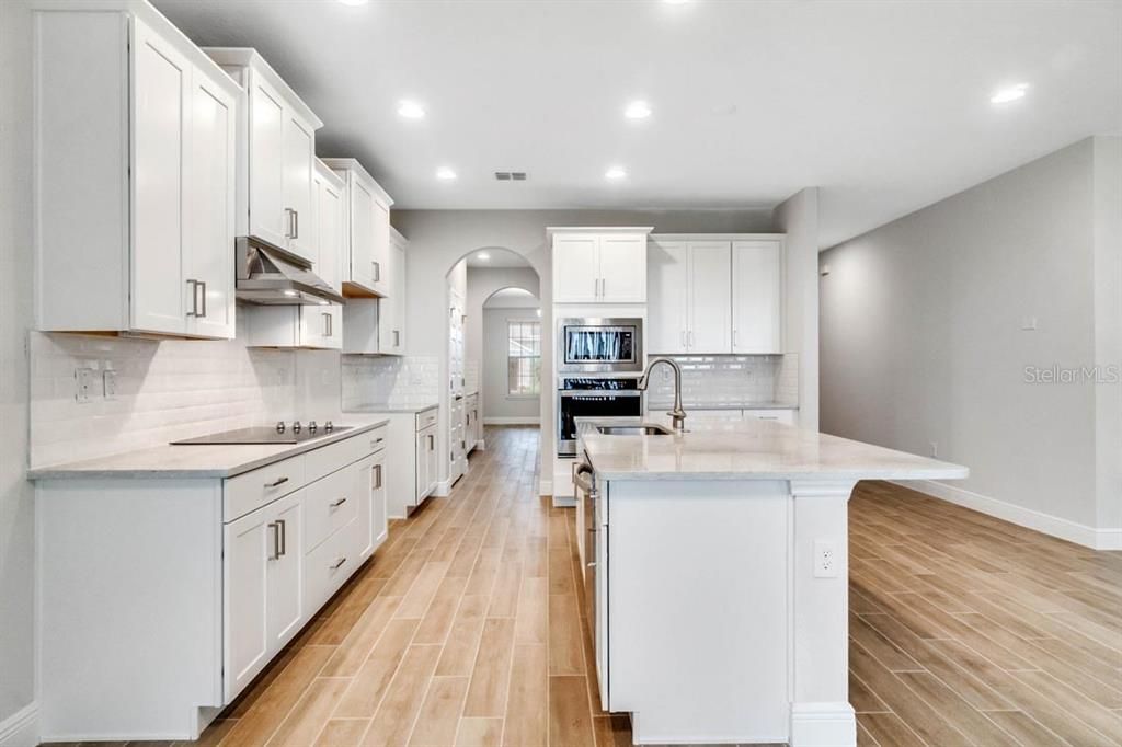 Active With Contract: $867,656 (5 beds, 4 baths, 3225 Square Feet)