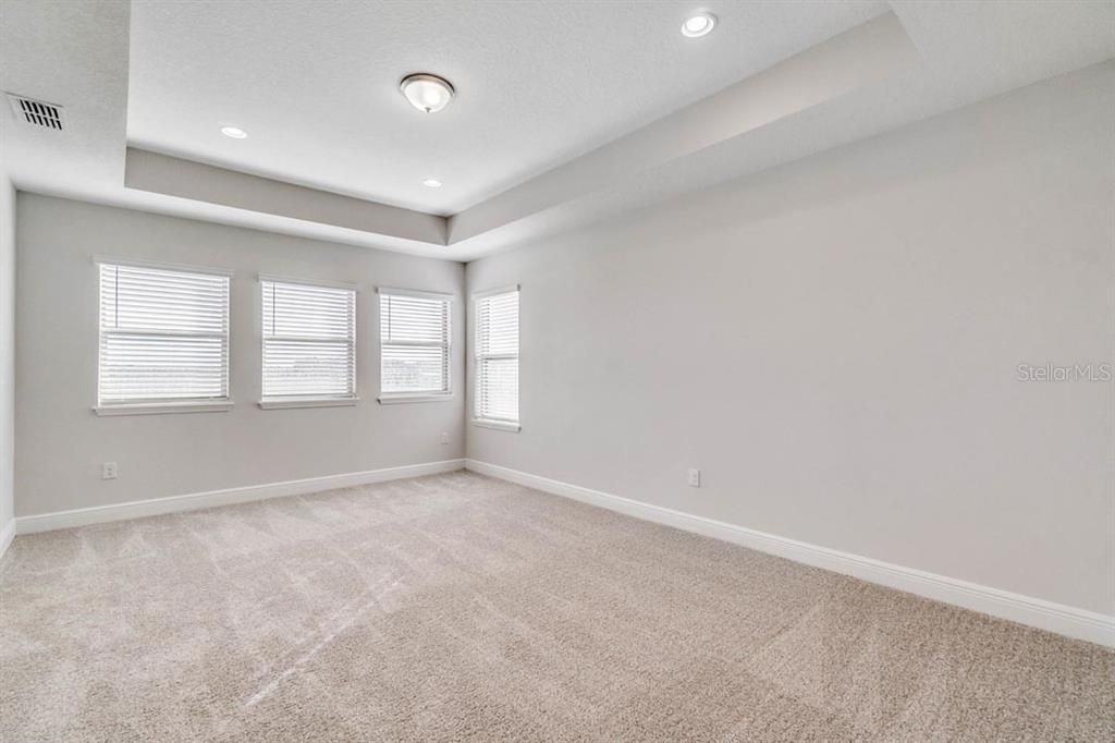 Active With Contract: $867,656 (5 beds, 4 baths, 3225 Square Feet)