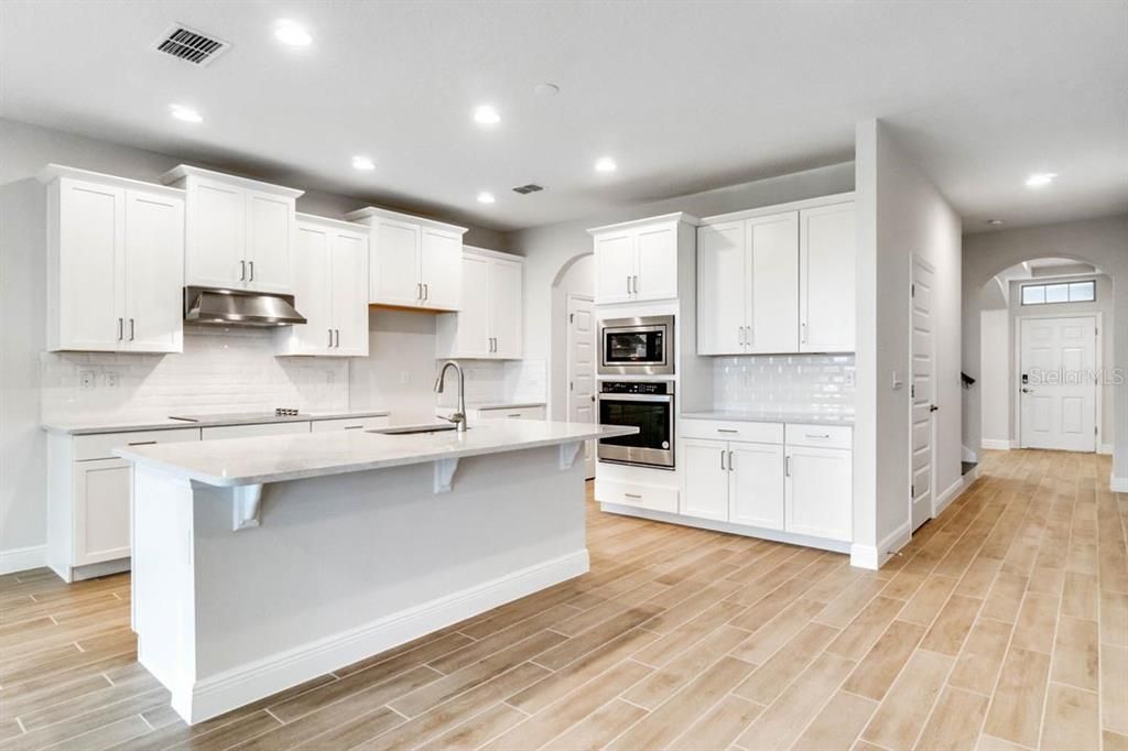 Active With Contract: $867,656 (5 beds, 4 baths, 3225 Square Feet)