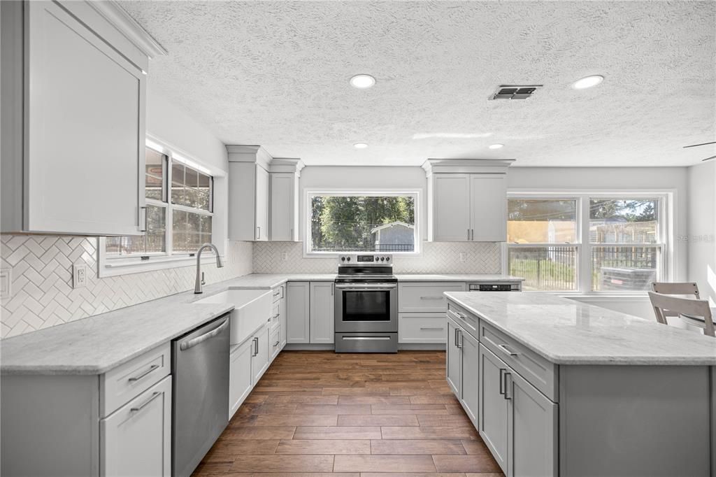 На продажу: $725,000 (4 спален, 3 ванн, 2576 Квадратных фут)