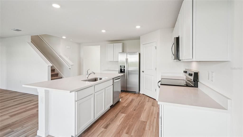 合同活跃: $357,070 (5 贝兹, 3 浴室, 2516 平方英尺)