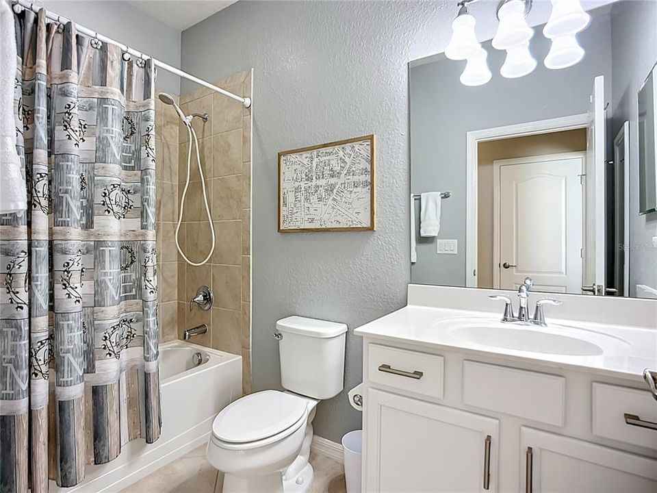 Activo con contrato: $350,000 (4 camas, 3 baños, 2035 Pies cuadrados)