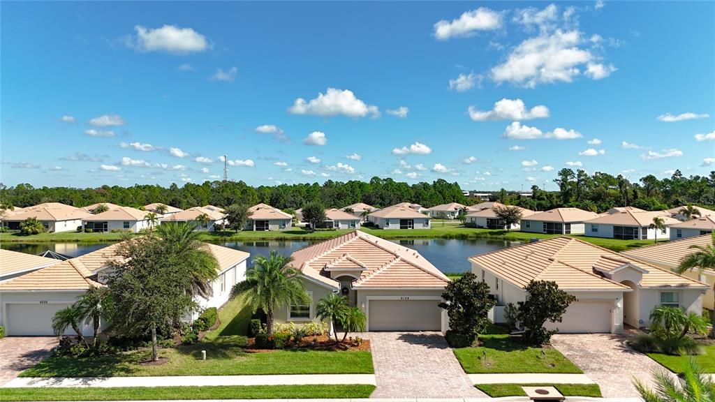 Activo con contrato: $350,000 (4 camas, 3 baños, 2035 Pies cuadrados)