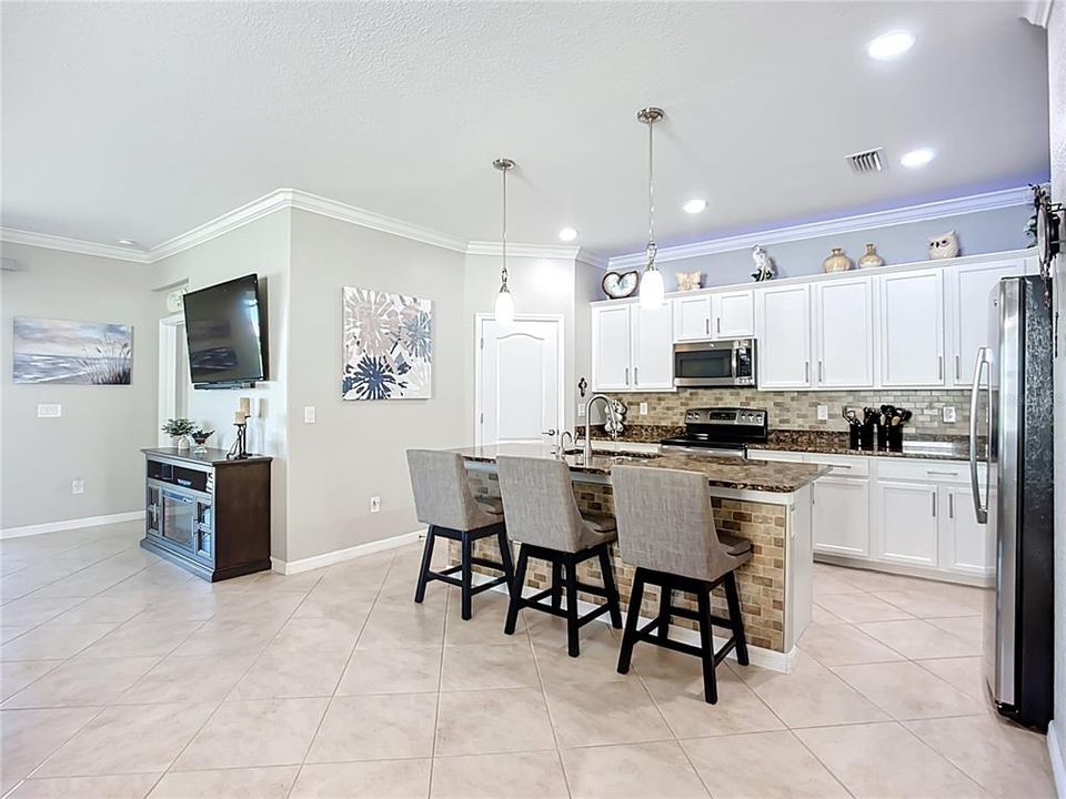 Activo con contrato: $350,000 (4 camas, 3 baños, 2035 Pies cuadrados)