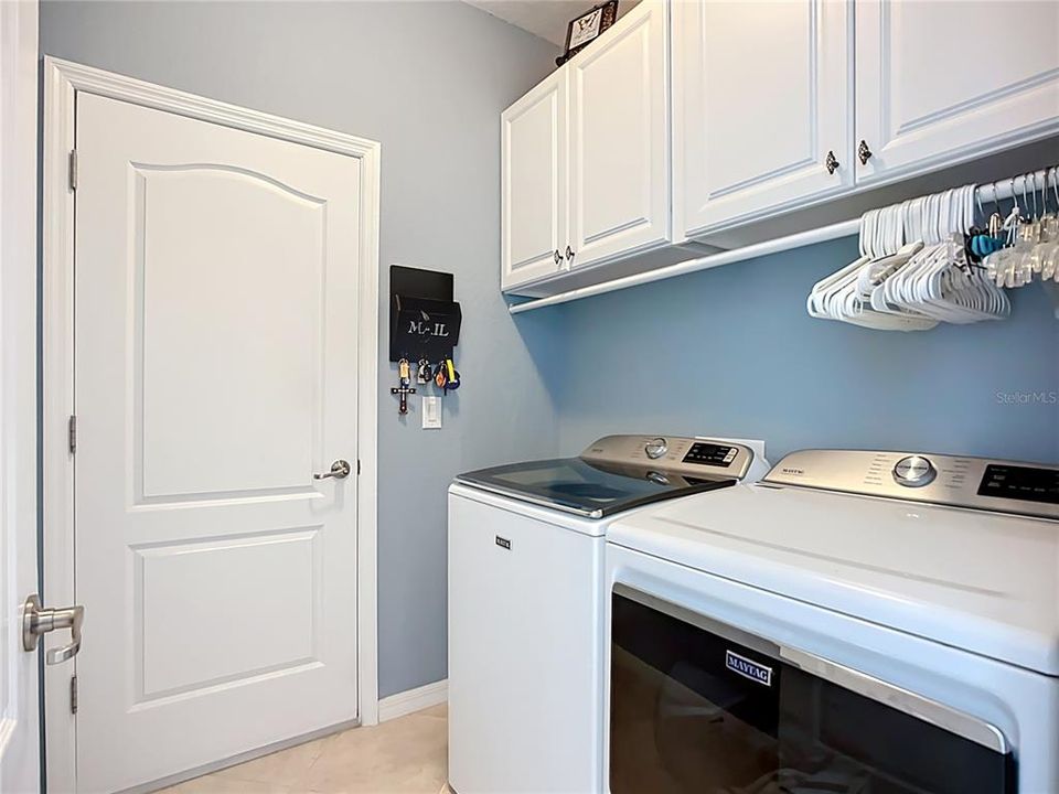 Activo con contrato: $350,000 (4 camas, 3 baños, 2035 Pies cuadrados)