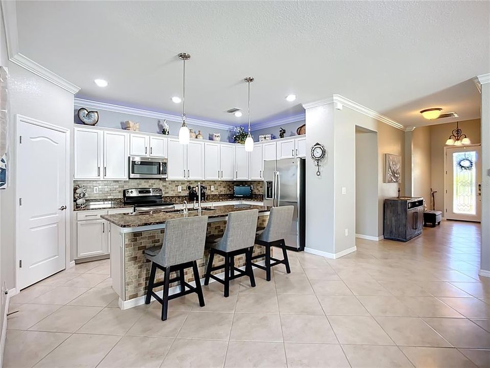 Activo con contrato: $350,000 (4 camas, 3 baños, 2035 Pies cuadrados)