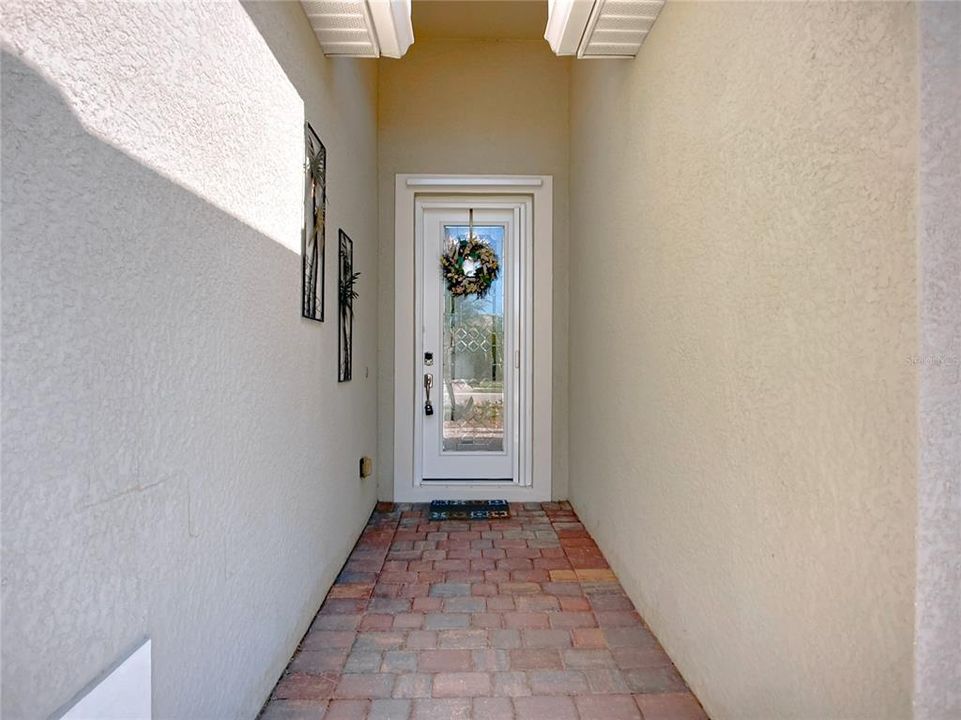 Activo con contrato: $350,000 (4 camas, 3 baños, 2035 Pies cuadrados)