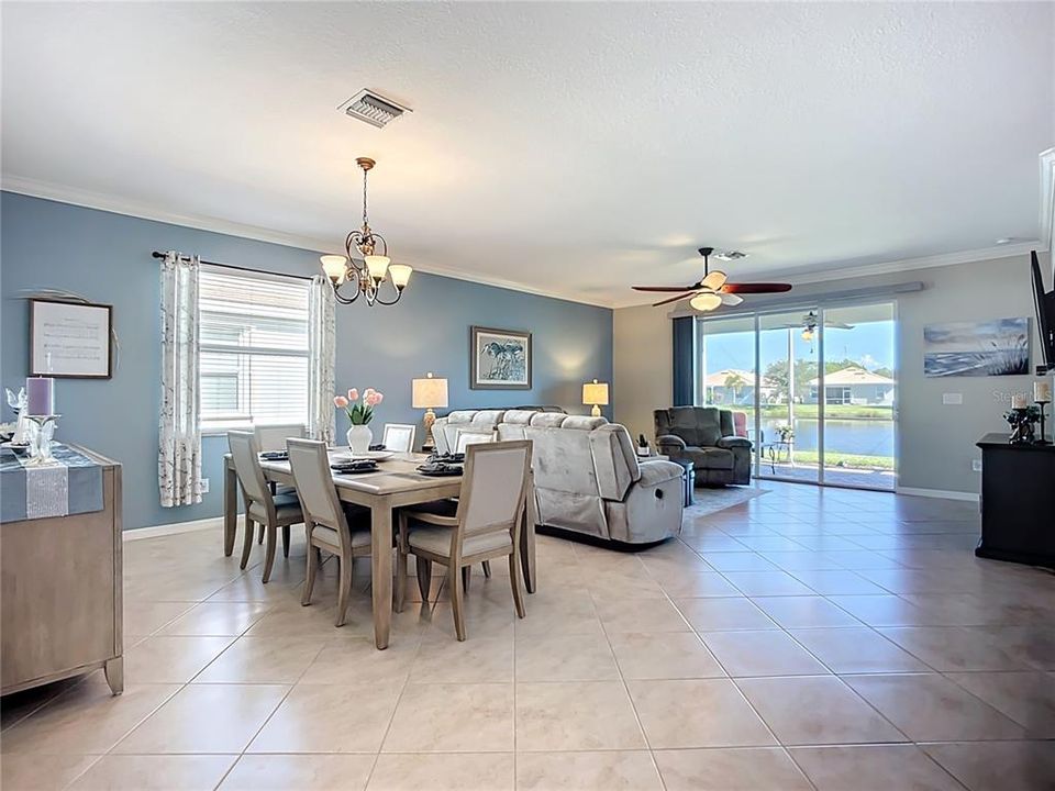 Activo con contrato: $350,000 (4 camas, 3 baños, 2035 Pies cuadrados)