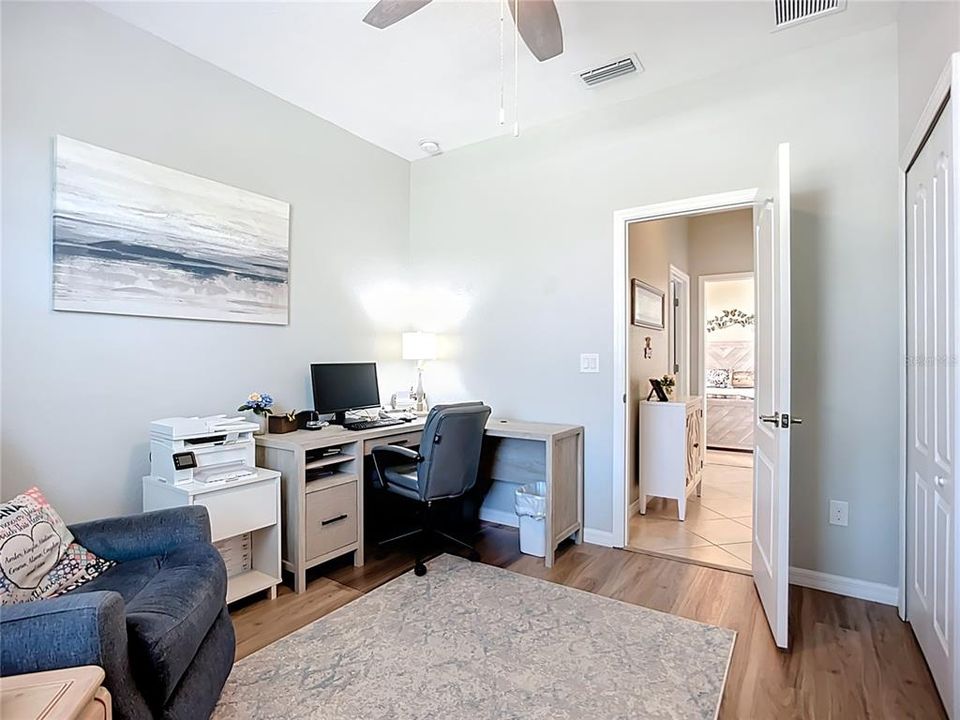 Activo con contrato: $350,000 (4 camas, 3 baños, 2035 Pies cuadrados)