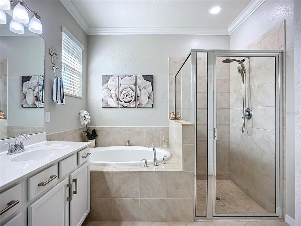 Activo con contrato: $350,000 (4 camas, 3 baños, 2035 Pies cuadrados)