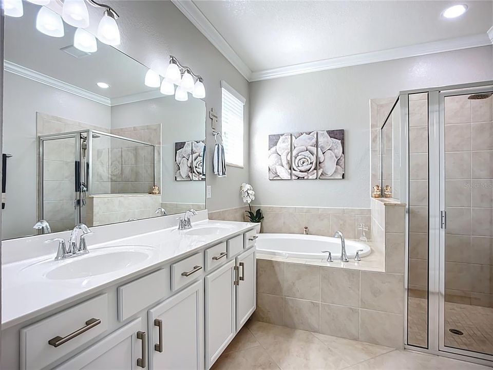 Activo con contrato: $350,000 (4 camas, 3 baños, 2035 Pies cuadrados)