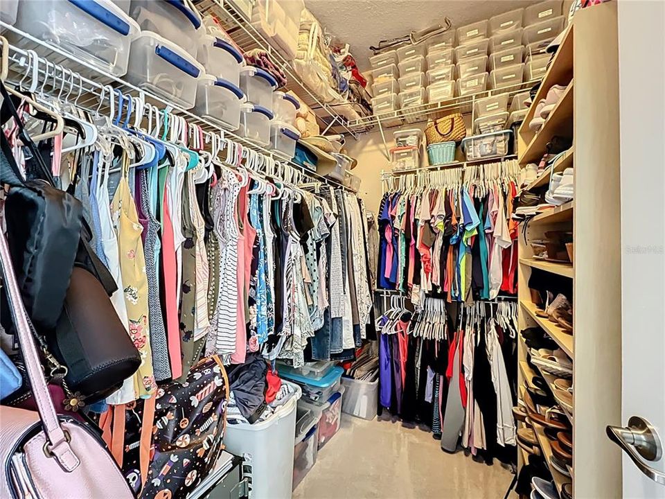 Activo con contrato: $350,000 (4 camas, 3 baños, 2035 Pies cuadrados)