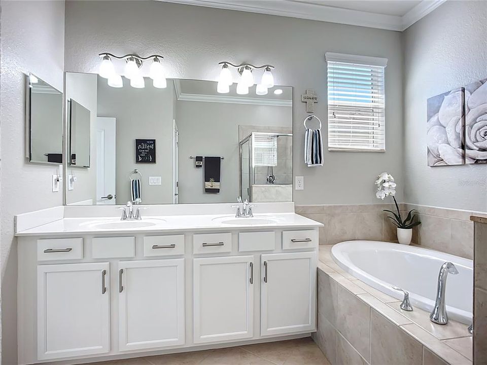 Activo con contrato: $350,000 (4 camas, 3 baños, 2035 Pies cuadrados)