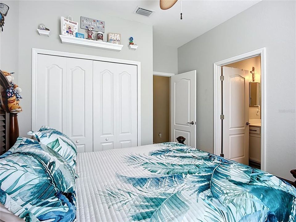 Activo con contrato: $350,000 (4 camas, 3 baños, 2035 Pies cuadrados)