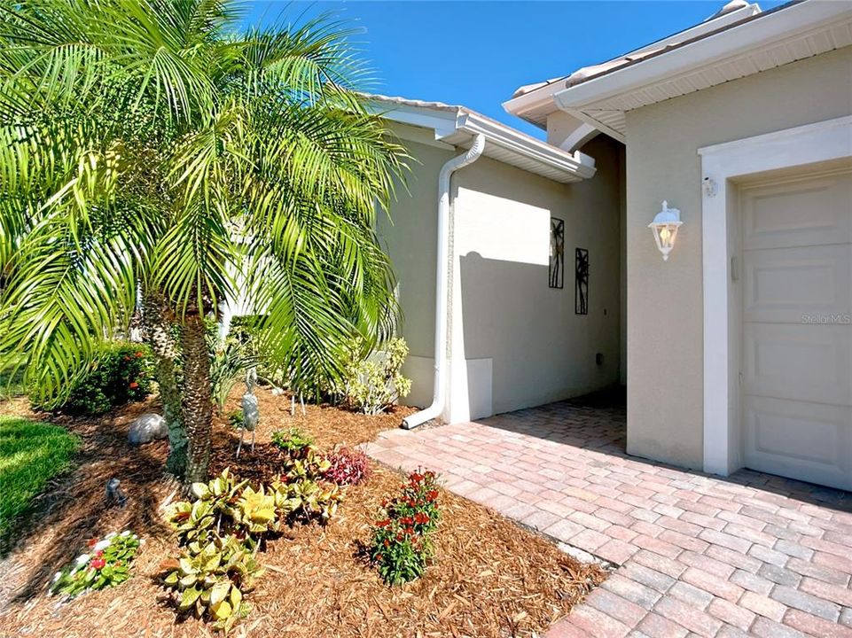 Activo con contrato: $350,000 (4 camas, 3 baños, 2035 Pies cuadrados)