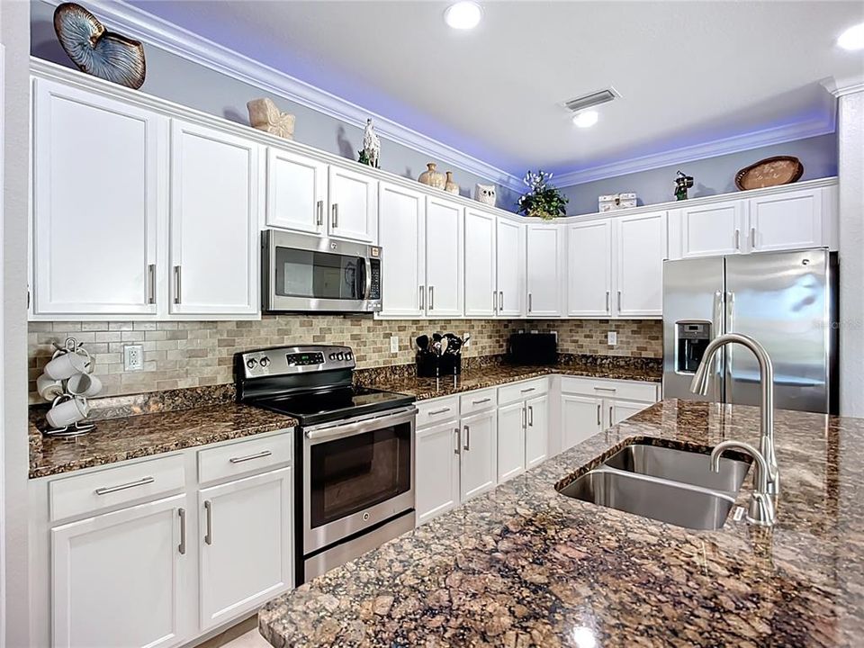 Activo con contrato: $350,000 (4 camas, 3 baños, 2035 Pies cuadrados)