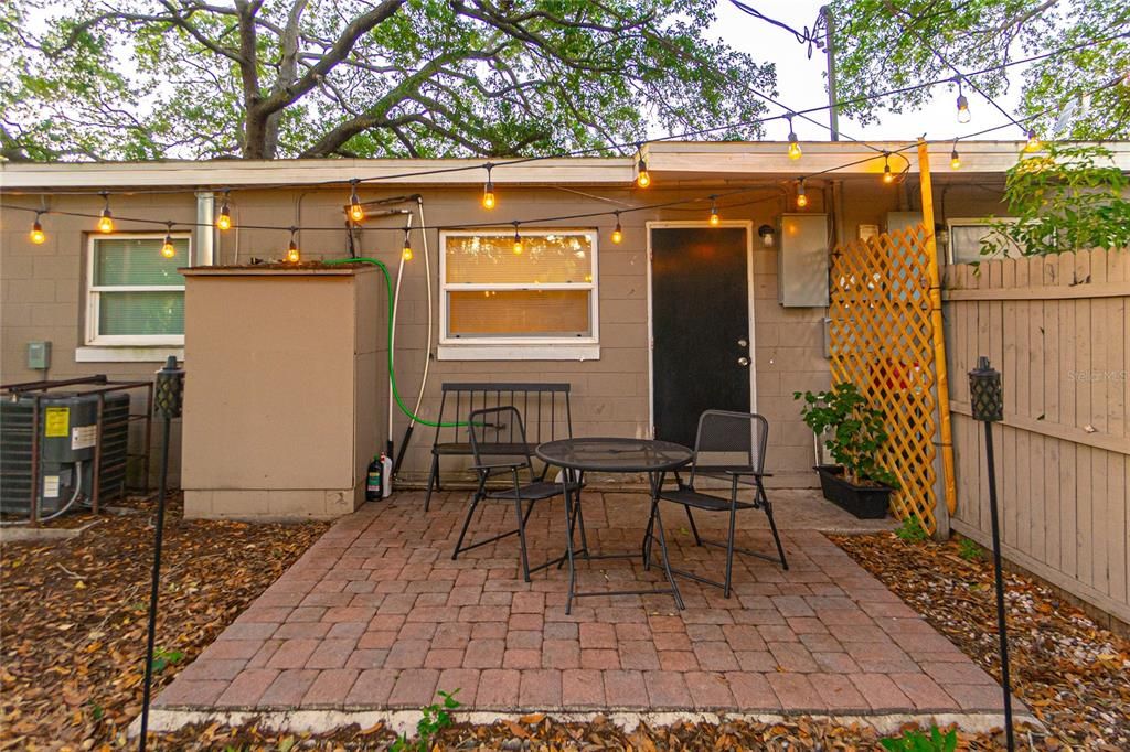 Active With Contract: $1,745 (2 beds, 1 baths, 780 Square Feet)