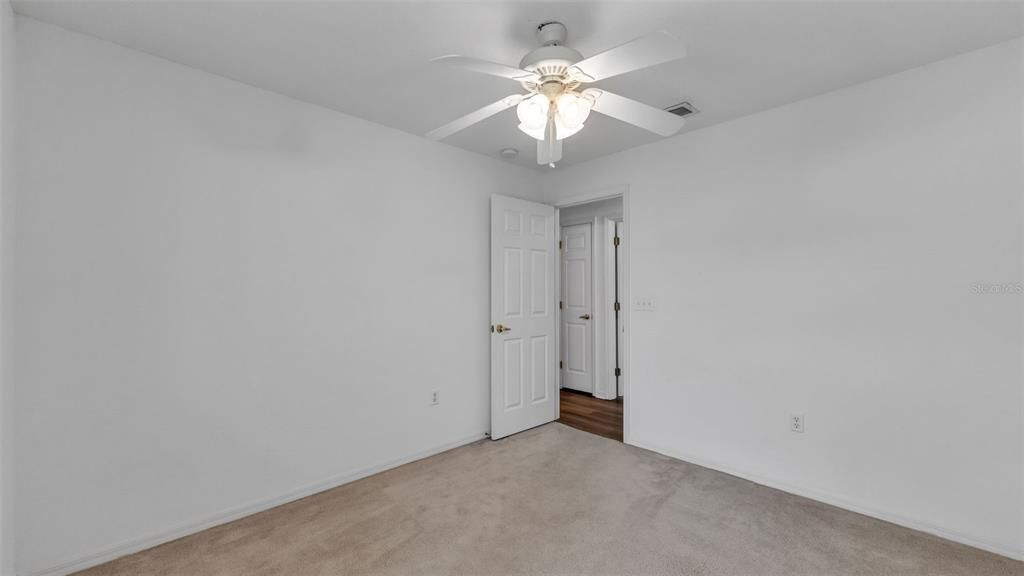 Activo con contrato: $350,000 (4 camas, 2 baños, 1754 Pies cuadrados)