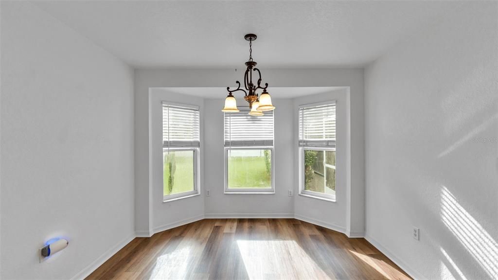 Activo con contrato: $350,000 (4 camas, 2 baños, 1754 Pies cuadrados)