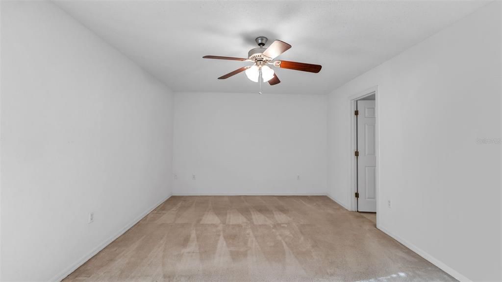 Activo con contrato: $350,000 (4 camas, 2 baños, 1754 Pies cuadrados)