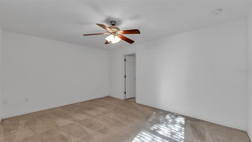 Activo con contrato: $350,000 (4 camas, 2 baños, 1754 Pies cuadrados)