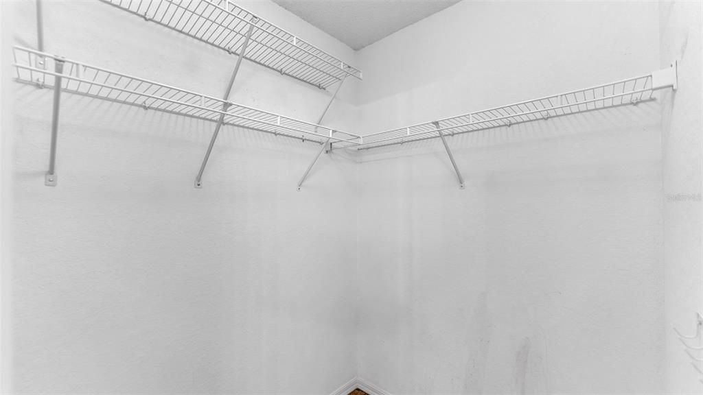 Activo con contrato: $350,000 (4 camas, 2 baños, 1754 Pies cuadrados)