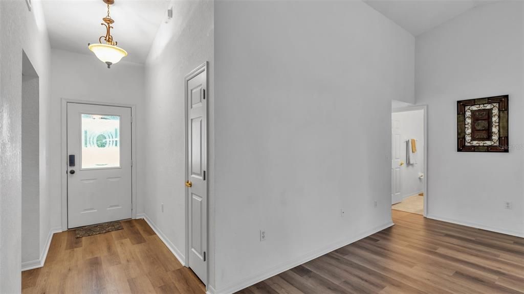 Activo con contrato: $350,000 (4 camas, 2 baños, 1754 Pies cuadrados)