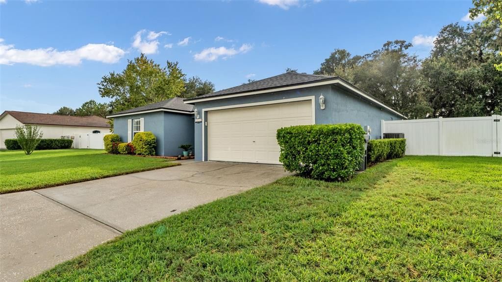 Activo con contrato: $350,000 (4 camas, 2 baños, 1754 Pies cuadrados)