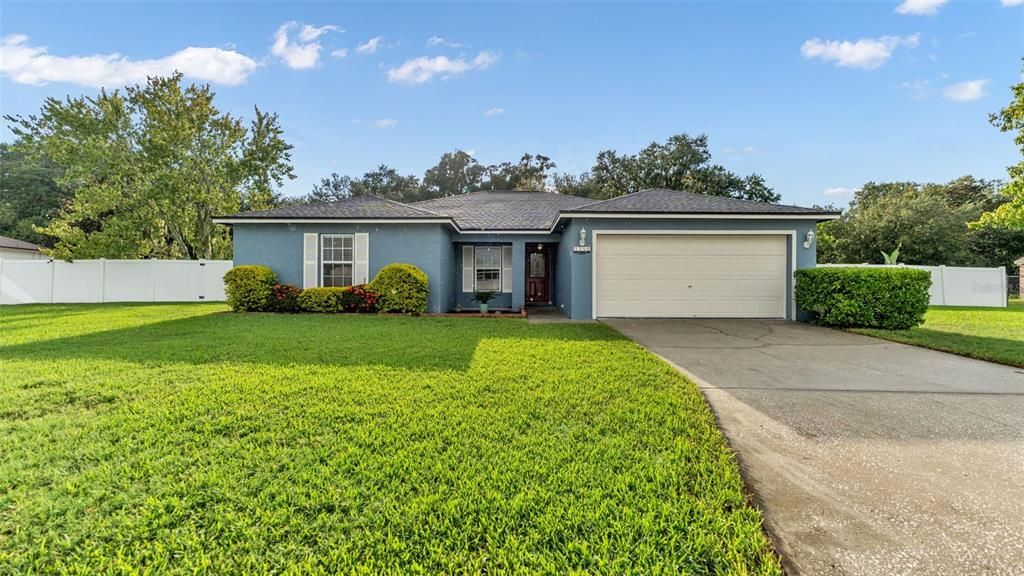 Activo con contrato: $350,000 (4 camas, 2 baños, 1754 Pies cuadrados)