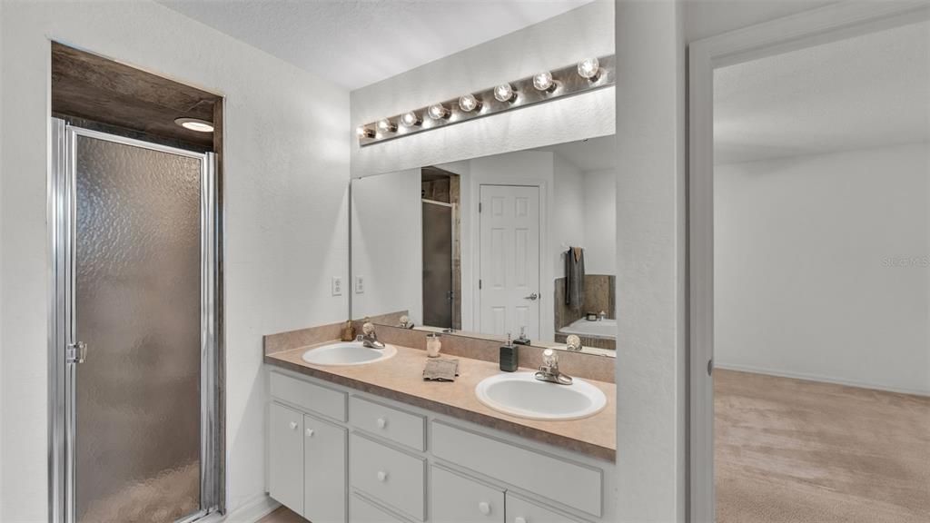 Activo con contrato: $350,000 (4 camas, 2 baños, 1754 Pies cuadrados)