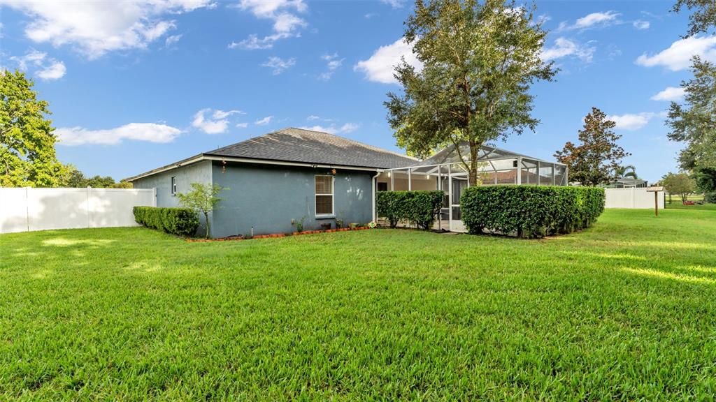 Activo con contrato: $350,000 (4 camas, 2 baños, 1754 Pies cuadrados)