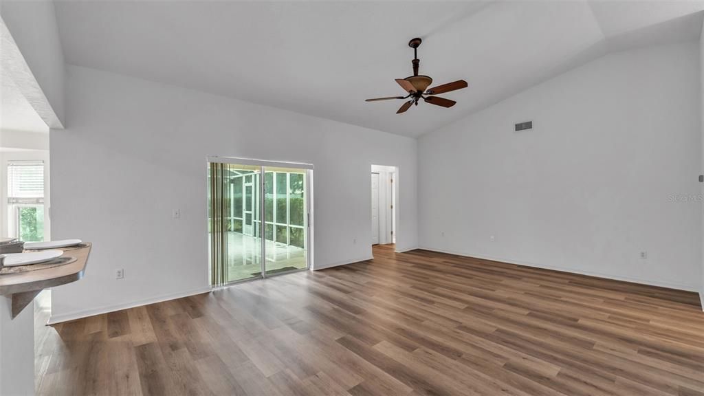 Activo con contrato: $350,000 (4 camas, 2 baños, 1754 Pies cuadrados)