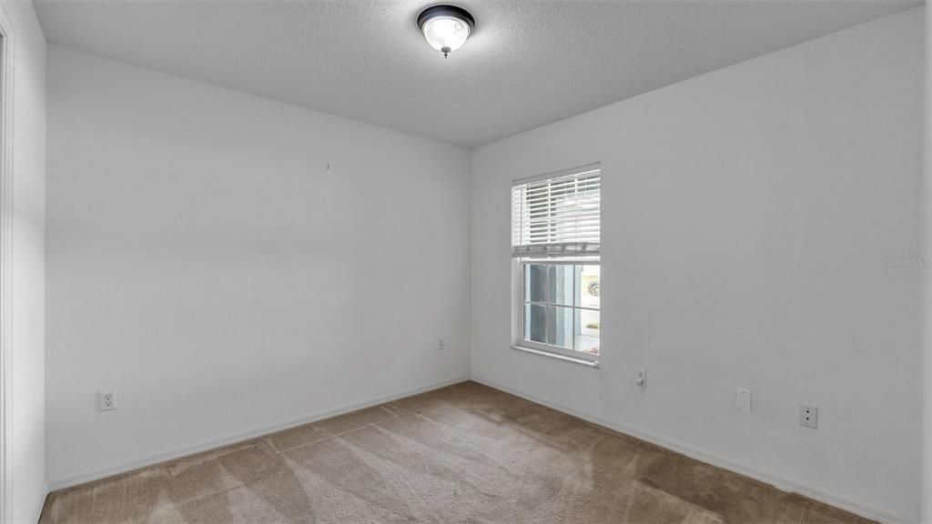 Activo con contrato: $350,000 (4 camas, 2 baños, 1754 Pies cuadrados)