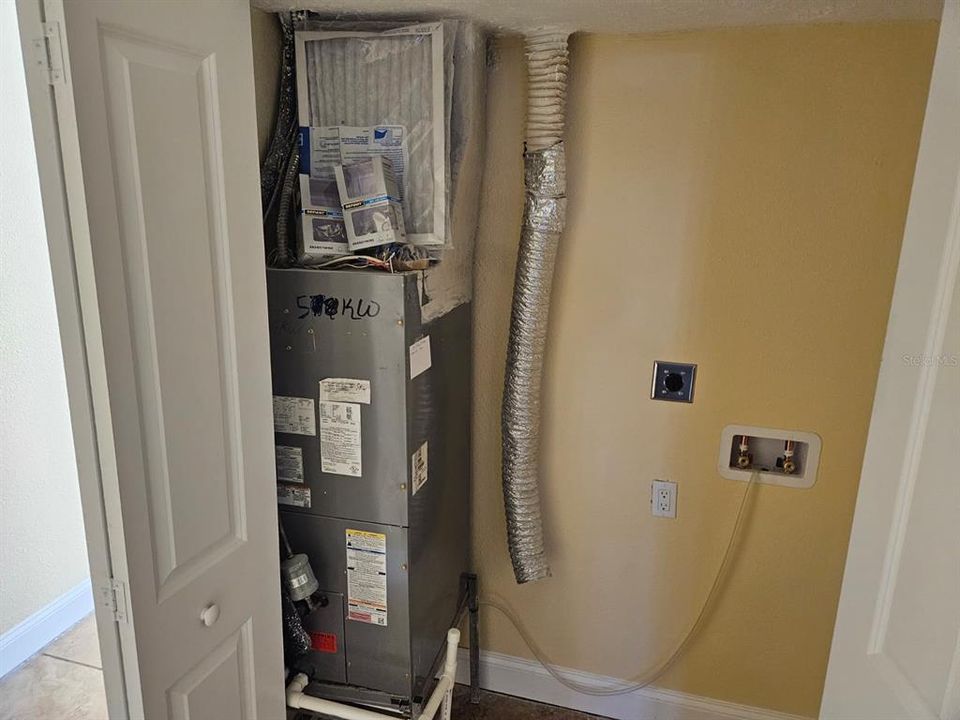 待售: $240,000 (1 贝兹, 1 浴室, 792 平方英尺)