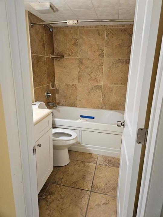 待售: $240,000 (1 贝兹, 1 浴室, 792 平方英尺)