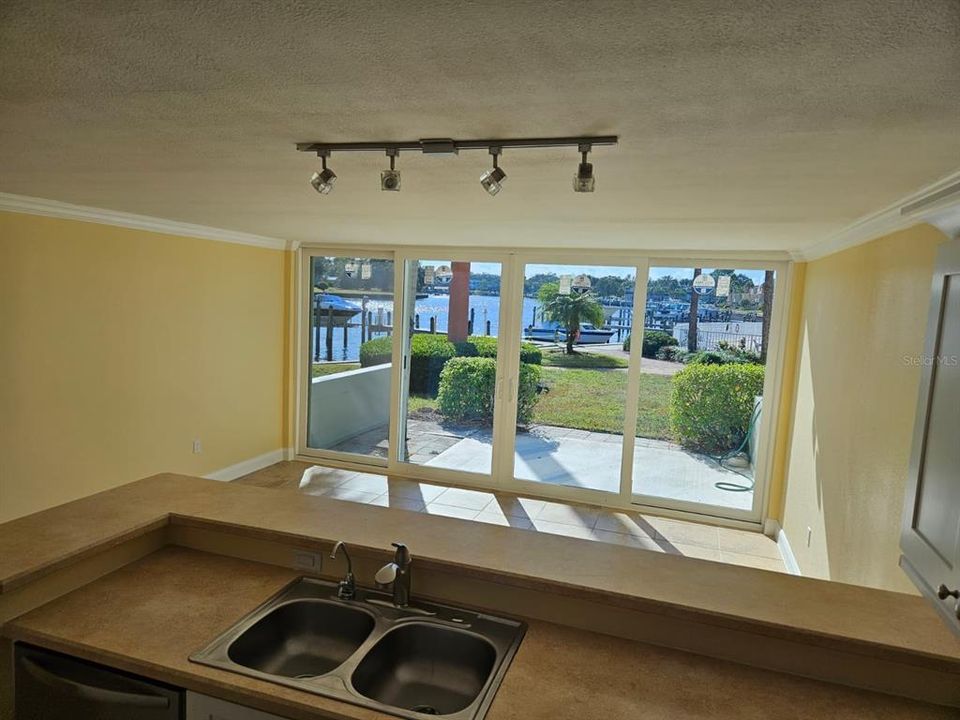 待售: $240,000 (1 贝兹, 1 浴室, 792 平方英尺)