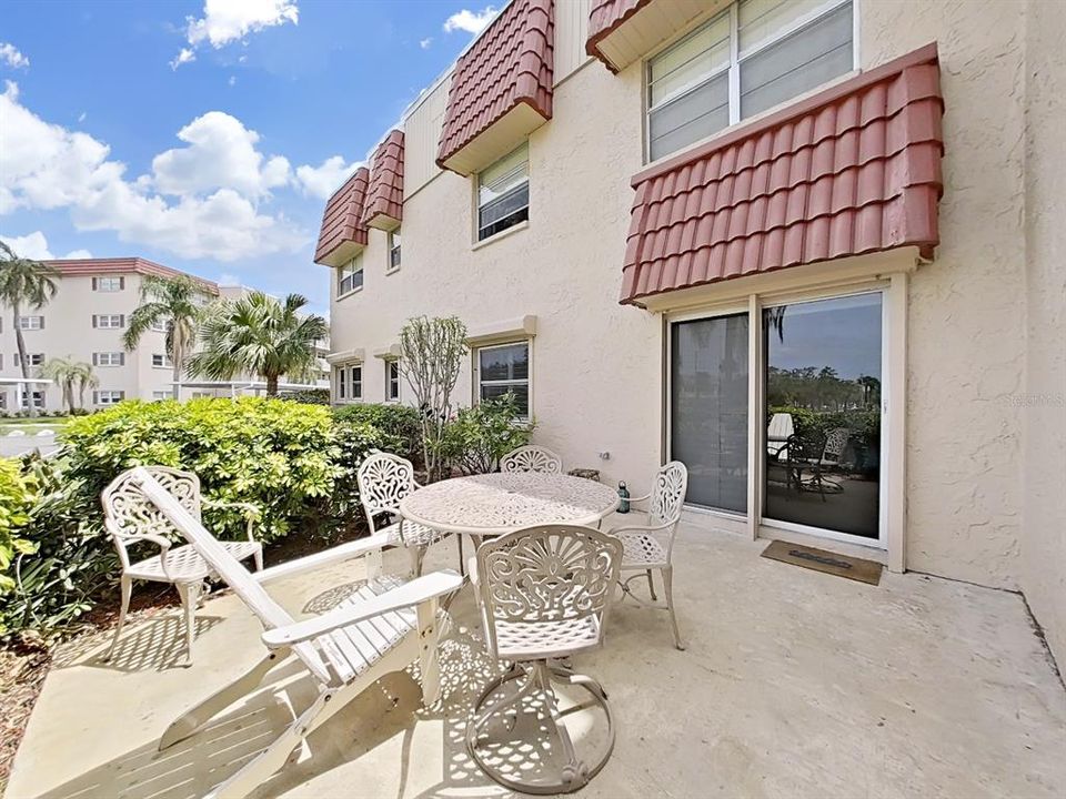 For Rent: $1,900 (2 beds, 2 baths, 1070 Square Feet)