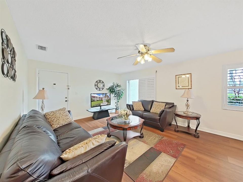 For Rent: $1,900 (2 beds, 2 baths, 1070 Square Feet)