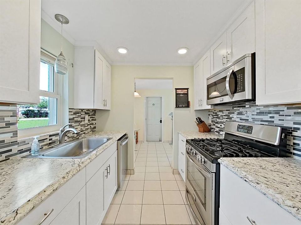 For Rent: $1,900 (2 beds, 2 baths, 1070 Square Feet)