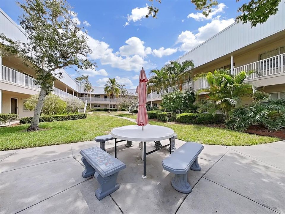 For Rent: $1,900 (2 beds, 2 baths, 1070 Square Feet)